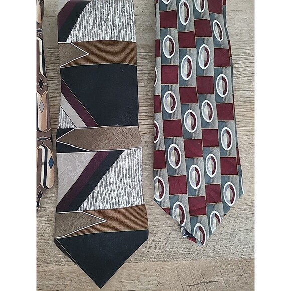 4 Mens 100 % Silk Nike Ties of Various Design - Picture 3 of 7